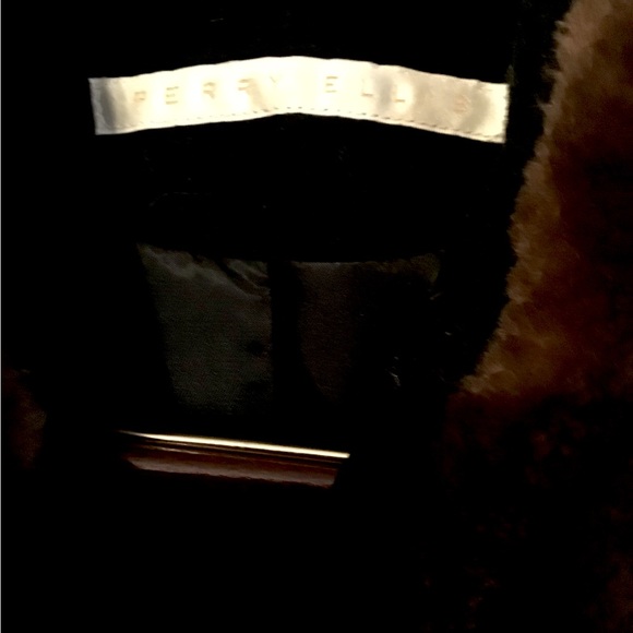 Elegant Perry Ellis/Saks 5th wool coat, fur collar - Picture 2 of 10